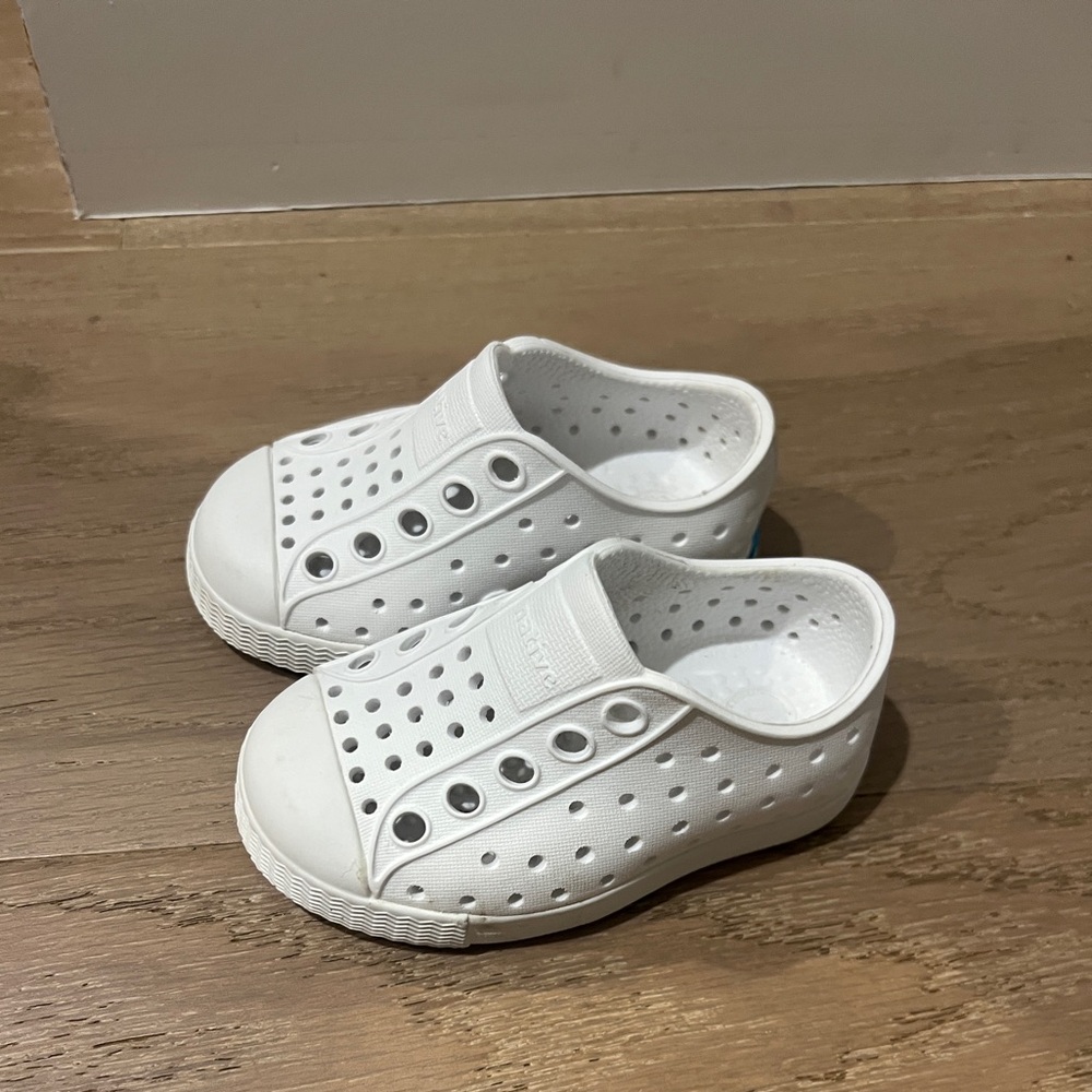 Native baby shoes c3 9-12 months